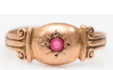 An Edwardian 9ct rose gold and paste ring, Chester 1911, N, ...