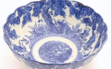 An Oriental bowl with a lobed rim, decorated with