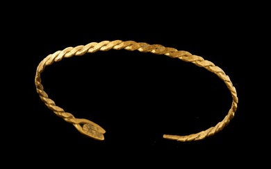 Ancient Roman Gold Bracelet, 1st - 3rd century AD. Width 4.8 cm. 4.26 gr.