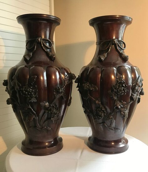 Baluster vase, Vases - Patinated bronze - Bird, Flowers - Japan - Meiji period (1868-1912)