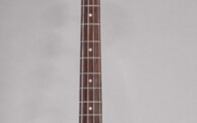 Basse, Tokai, Custom Edition, Precision Bass black vers 1980/90, très bon état, longueur 115 cm...
