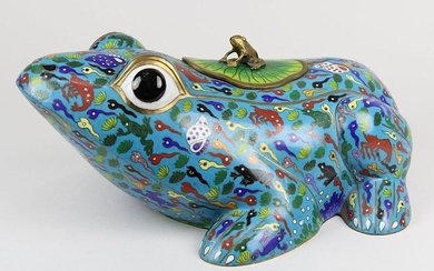 Big frog, cloisonné, China M. 20th century, wall covered with depiction of: lotus leaves, tadpoles, frogs and lobsters, removable lid in the middle with a plastic frog as pommel, h: 16 cm, l: 36 cm, slight signs of age, 2326 - 0006