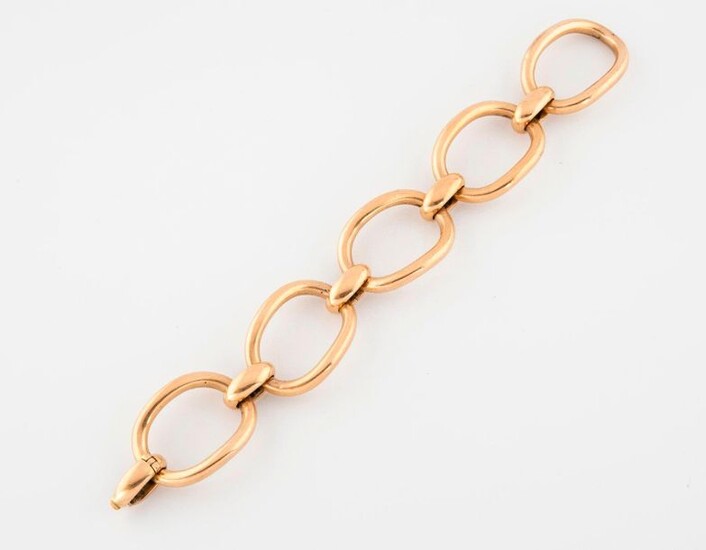 Bracelet in yellow gold (750) made of 5 oval links.