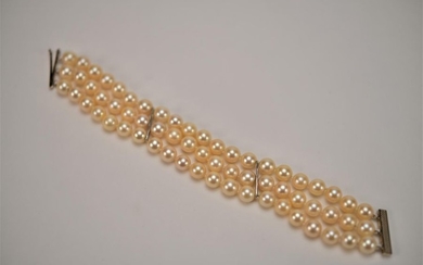 Bracelet manchette composé de trois rangs en perles...