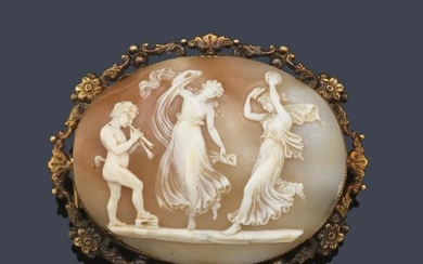 Brooch with cameo carved in shell