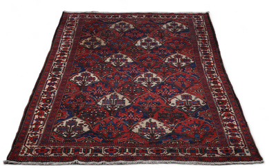 Carpet, semi-antique Chahar Mahal/Bakthiari, ca 305 x 219 cm.