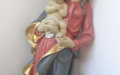 Carving, farbige Madonna , Maria Mutter Gottes mit Jesu Kind auf dem Arm - Heiligenfigur - Wandfigur - 90 cm - Wood - 1980