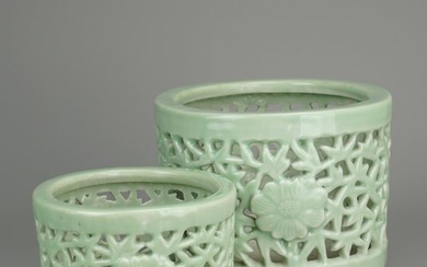 Censers / Brush pots - Porcelain - Reticulated Bamboo and Flowers - China - Kangxi (1662-1722)
