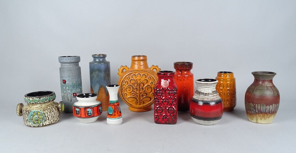 Céramique: 11 vases vintage en faïence West Germany circa 1970