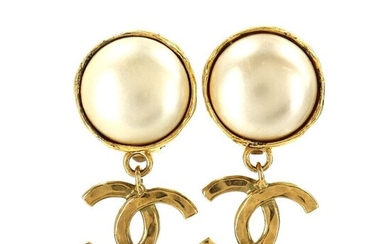 Chanel - Vintage 1996 CC Faux Pearl Earrings