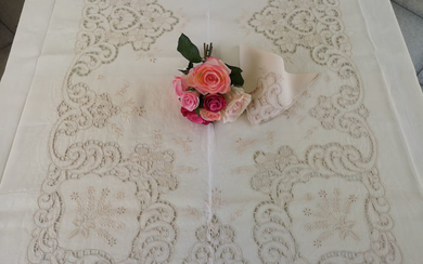 Charming x12 tablecloth in pure linen with Intaglio embroidery and Hand-Filled Stitch - Linen - AFTER 2000
