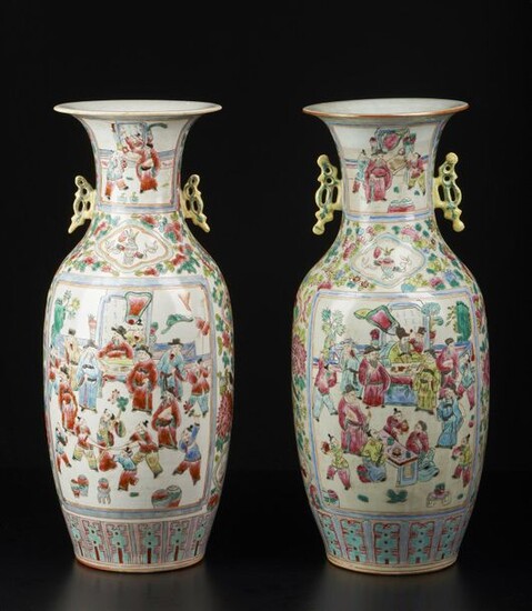 Chinese Art. Pair of Canton famille rose porcelain vases bearing a red Tongzhi seal mark at the base China, 20th century . Cm 23,00 x 57,00.