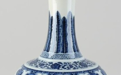 Chinese Ming style vase, H 34 cm.
