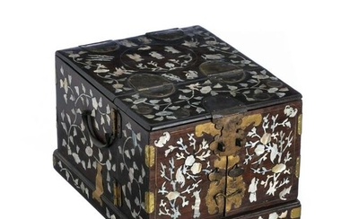 Chinese beauty & jewellery box, 19th