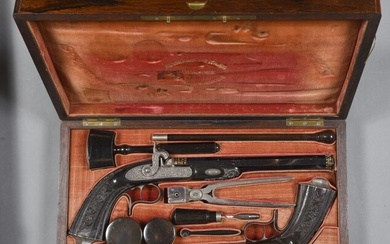 Coffret-nécessaire DEVISME, contenant une belle paire de pistolets à percussion, de 40,5 cm de long,...