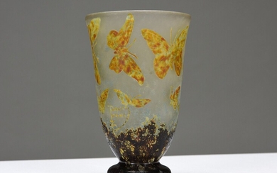 DAUM NANCY Vase de forme cornet sur piédouche... - Lot 1 - Richard Maison de ventes