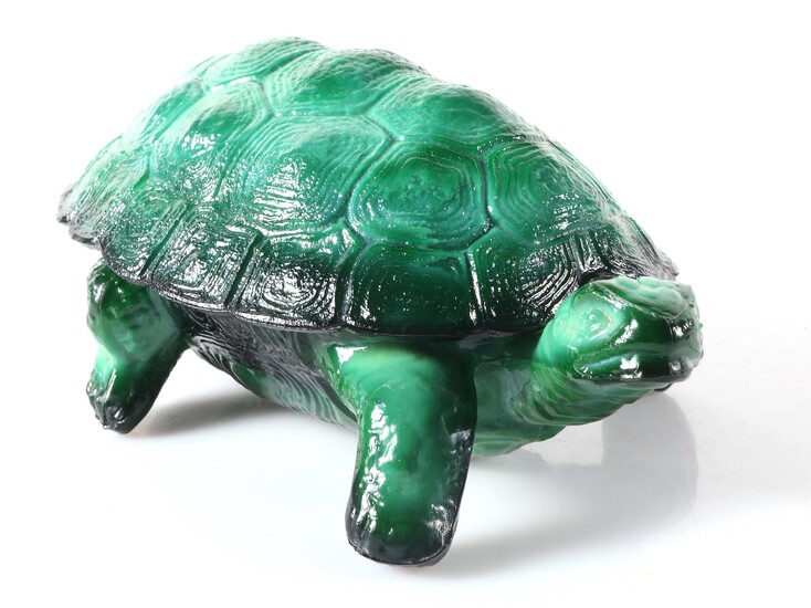 Deckeldose in Form einer Schildkröte