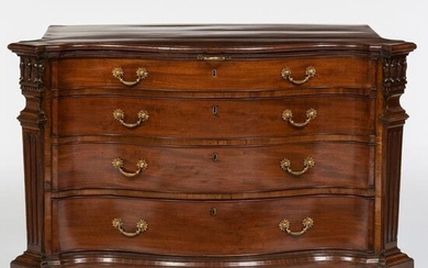 Fine Early George III Carved Mahogany Serpentine-Fronted Dressing Chest of Drawers