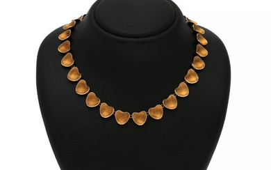 F. Hingelberg: A necklace of 14k satin plated gold with numerous heart shaped links. L. 45 cm. Weight app. 60 g.