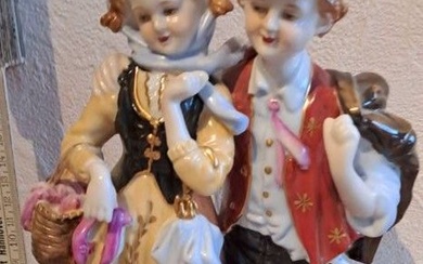 Figurine en porcelaine Couple ambulant Peinture sur porcelaine Karl Richard Klemm dans le style Meissen,...