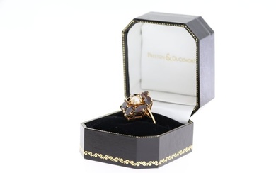 Fine 14ct Gold Garnet and Cultured Pearl RingFully hallmarked for 14ct Gold set with Marquis