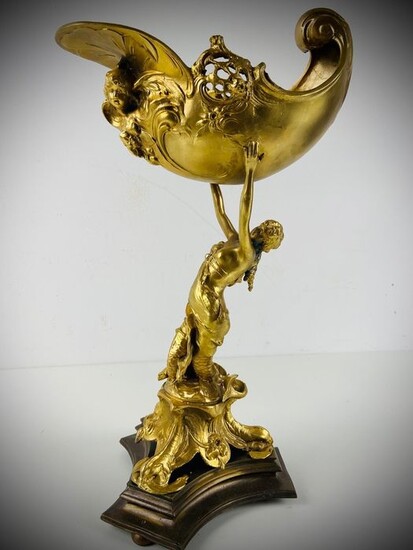 French Lady Shell Comport made of gilded bronze - Rococo Style - Bronze, Gilt - Second half 19th century