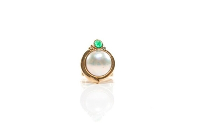 GOLD, PEARL & EMERALD RING, 19.75g