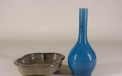 Ge Style Quatrefoil Bowl and Turquoise Bottle Vase