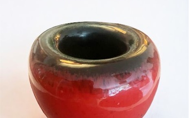 Georges JOUVE (1910-1964) Vase dit Galet, circa 1957, en céramique émaillée rouge à l'extérieur et...