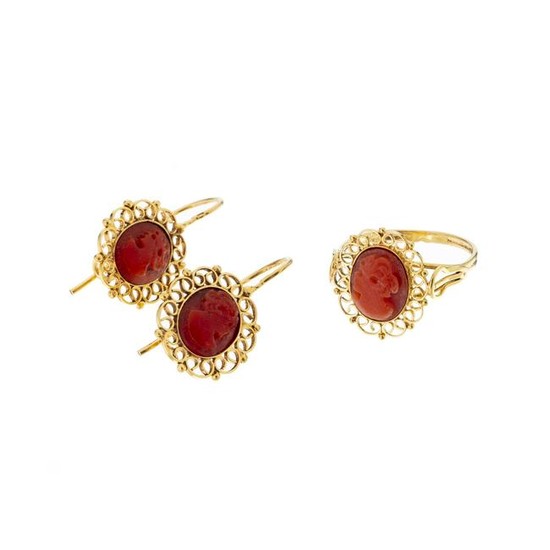 Gold ring and earrings with coral