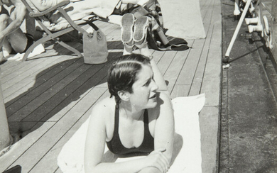 Henriette Theodora Markovitch, dite Dora MAAR 1907 - 1997 Dora Maar allongée sur le pont d'un bateau, c. 1930-1935