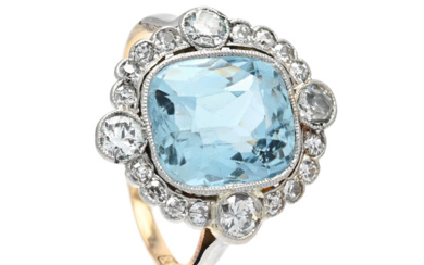Jewellery Cluster ring CLUSTER RING, 18K gold/platinum, cushion cut aquamari...
