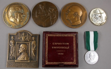 Lot de médailles en bronze et divers concernant... - Lot 1 - Kahn & Associés