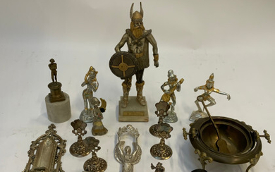 Lotto di numerosi oggetti e sculture in metalli diversi (difetti)