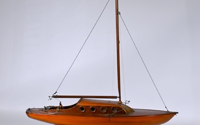 Maquette de voilier en en bois vernis, métal et corde, XXe (petits manques au niveau...