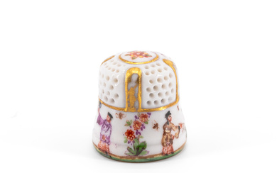 Meissen | RARE PORCELAIN THIMBLE WITH VERY FINELY COLOURED CHINOISERIES