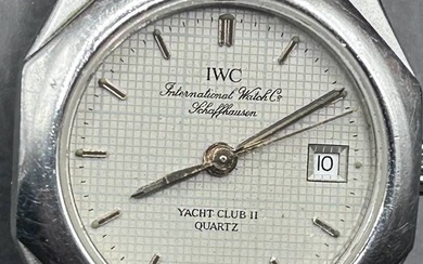 Montre-bracelet dame "IWC" Quartz, Yacht Club II International Watch Co, Schaffhausen, bracelet métallique d'origine, bien...