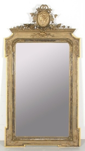 Neoklassizistischer Spiegel