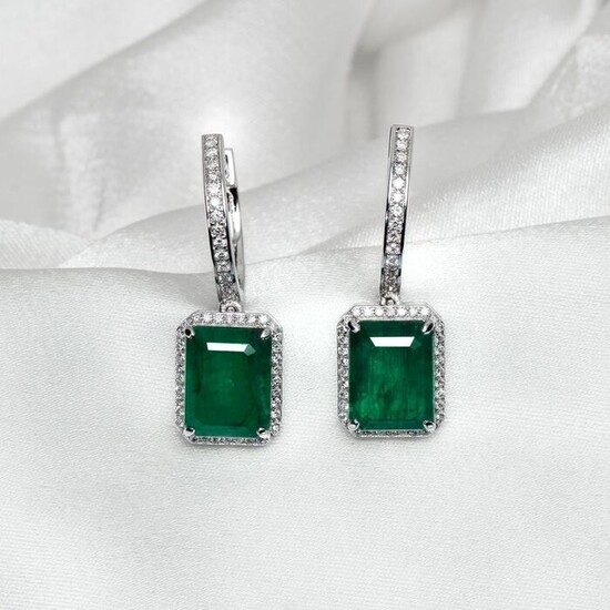 No Reserve Price-7.95 Ct Paired Green Emeralds & 0.52 Ct Diamonds - 14 kt. White gold - Earrings Emerald - Diamonds, IGI-Certified
