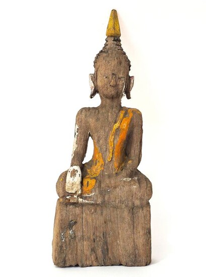 Old eroded wooden buddha with traces of pigments - Wood - Laos - First half 20th century