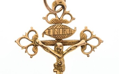 PENDENTIF "Croix grille Dauphinoise" en or jaune 750/°° ciselé représentant le Christ crucifié (bras cassé)...