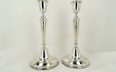 Pair of 1st silver column candlesticks - .925 silver - Esmann Juweliers, Utrecht - Netherlands - 20th century