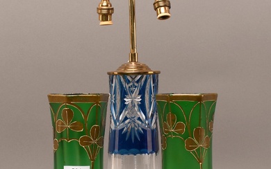 Paire de vases 1900 Art Nouveau en verre teinté vert et décor à l’or -...