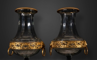 Paire de vases Bacarrat avec montures en bronze doré, France, 19e siècle Dimensions de chaque...