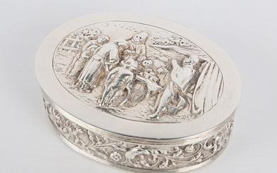 Petite boite en argent de forme ovale, le... - Lot 1 - Vasari Auction
