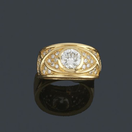 Ring with brilliant cut diamond