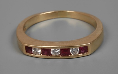 Ring with rubies and brilliant-cut diamonds
