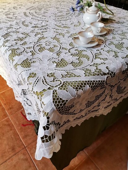 Round lace tablecloth from venice - Cotton - 20th century
