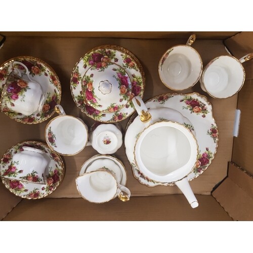 Royal Albert Old Country Roses 22 Piece Tea set to include C...
