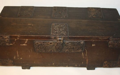 Senryō-bako 千両箱 (a box to store 1000 ryo) - Cast iron, Wood - Japan - 19th century (Edo period)